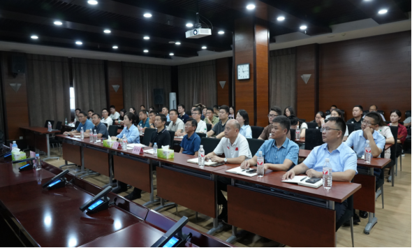 集团举办“弘扬‘铁军精神’，勇于担当作为” 专题讲座(图2)